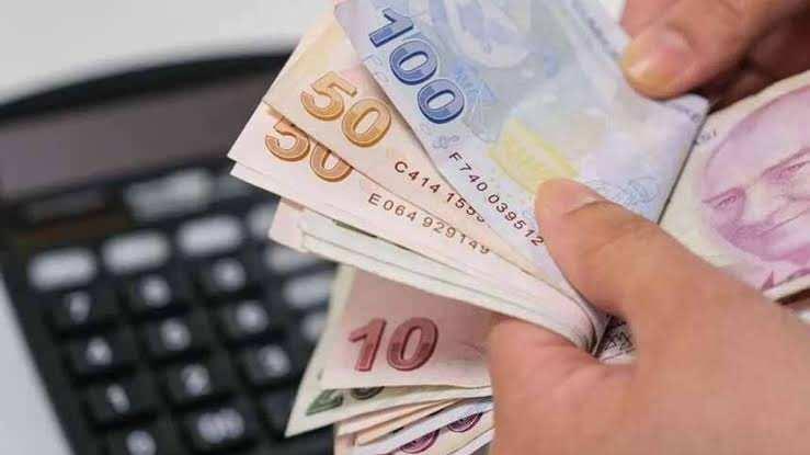 <p>Orta-&uuml;st gelir grubundaki SSK ve Bağ-Kur emeklilerinin kuruşu kuruşuna yeni listesi:</p>

<p>&nbsp;</p>

<p><strong>Mevcut Maaş:</strong> 29.384 TL</p>

<p><strong>5 Aylık: </strong>34.265 TL&nbsp;</p>

<p><strong>%18.37 Zamlı: </strong>34.782 TL</p>

<p><strong>&nbsp;%18.93 Zamlı:</strong> 34.946 TL</p>
