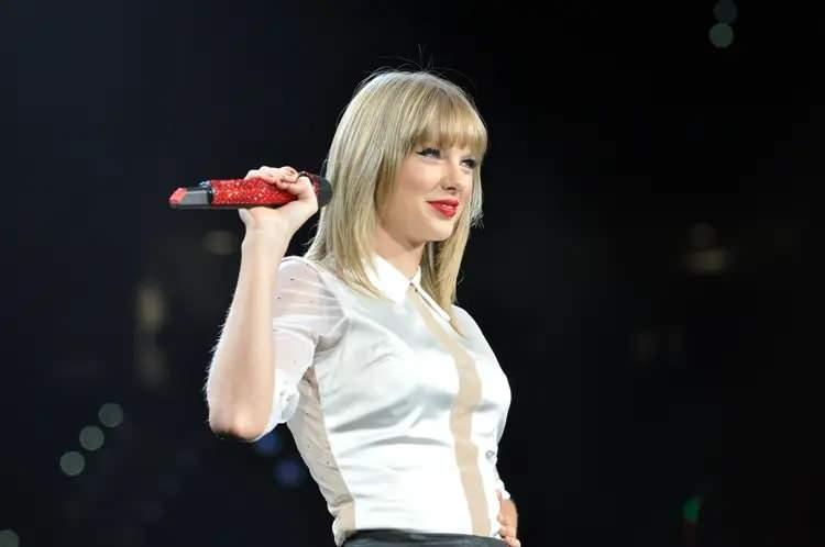 <p><span style="color:#800000"><strong>REKOR KIRDI</strong></span></p>

<p><strong>D&uuml;nyaca &uuml;nl&uuml; şarkıcı <span style="color:#800000">Taylor Swift,</span> 2 milyar dolara ulaşan servetiyle yeni bir rekor kırdı.</strong></p>
