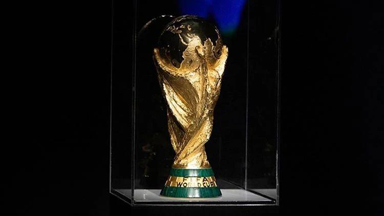 <p>ABD, Kanada ve Meksika'nın ev sahipliğinde ger&ccedil;ekleştirilecek 2026 FIFA D&uuml;nya Kupası, 11 Haziran - 19 Temmuz 2026 tarihlerinde d&uuml;zenlenecek.</p>
