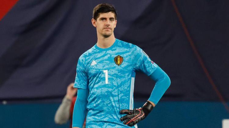 <p><strong>Thibaut Courtois (Bel&ccedil;ika)</strong><br />
<br />
Tecr&uuml;besi ve b&uuml;y&uuml;k ma&ccedil;performanslarıyla tanınan Courtois, Bel&ccedil;ika'nın en &ouml;nemli yıldızlarından biri olmaya devam edecek.<br />
<br />
&Ouml;zellikle uzun boyu ve kurtarış y&uuml;zdesiyle fark yaratıyor.</p>
