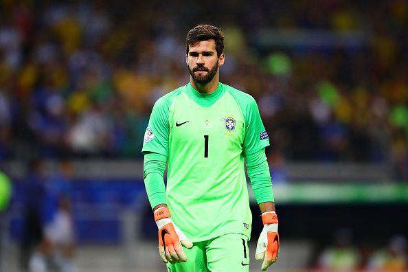 <p>&nbsp;</p>

<p><strong>Alisson Becker (Brezilya) </strong><br />
Carlo Ancelotti y&ouml;netimindeki Brezilya, turnuvanın en dengeli ve g&uuml;&ccedil;l&uuml; kadrolarından birine sahip.&nbsp;<br />
<br />
Brezilya'nın kale g&uuml;venliğinin temel taşı olarak g&ouml;sterilen Alisson Becker ise &ouml;zellikle bire bir pozisyonlardaki başarısıyla &ouml;ne &ccedil;ıkıyor.</p>

<p>&nbsp;</p>
