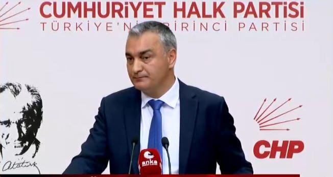 <p>Kemal Kılı&ccedil;daroğlu'nun belirlediği MYK'yı parti s&ouml;zc&uuml;l&uuml;ğ&uuml;ne getirilen M&uuml;slim Sarı a&ccedil;ıkladı.&nbsp;</p>

<p>CHP Genel Başkanı Kemal Kılı&ccedil;daroğlu'nun belirlediği Merkez Y&ouml;netim Kurulu (MYK) &uuml;yeleri a&ccedil;ıklandı.<br />
&nbsp;</p>

<p><strong><span style="color:rgb(178, 34, 34)">İŞTE 19 KİŞİLİK MYK</span></strong></p>

<p><strong>Buna g&ouml;re MYK 19 kişiden oluştu. A&ccedil;ıklanan isimler şu şekilde:</strong></p>
