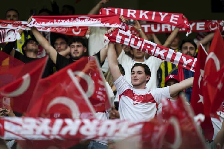 <p>Gruplarda Avustralya, Paraguay ve ABD ile karşılaşacak olan millilerimiz, kadro değeriyle de g&uuml;ndeme geldi...&nbsp;</p>
