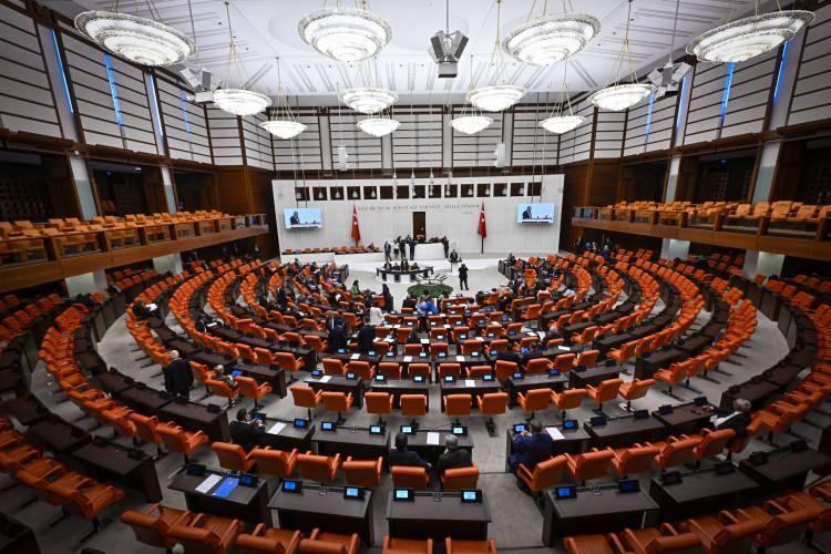<p>Temmuz ayında TBMM'nin tatile girecek olması nedeniyle milletvekilleri bir&ccedil;ok &ouml;nemli d&uuml;zenlemeyi haziran ayı i&ccedil;erisinde Genel Kurul'a sunmaya hazırlanıyor.&nbsp;</p>
