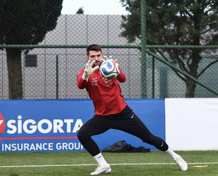 <p>* Ersin Destanoğlu (Geniş kadroda yer almıştı)</p>
