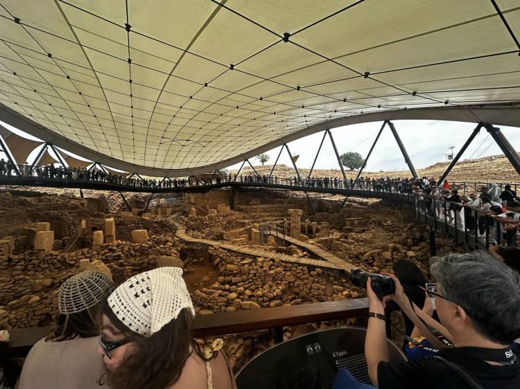 <p>G&ouml;beklitepe&rsquo;nin ardından listenin &uuml;st sıralarında yer alan Nevşehir Zelve-Paşabağlar &Ouml;ren Yeri 55 bin 492 ve Zeugma Mozaik M&uuml;zesi ise 48 bin 843 ziyaret&ccedil;iyi ağırladı.&nbsp;</p>

<p>​</p>
