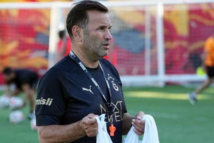 <p>Forvet transferi yapmak isteyen Galatasaray'da teknik direkt&ouml;r Okan Buruk, ezeli rakipleri Fenerbah&ccedil;e'nin eski golc&uuml;s&uuml;yle bir g&ouml;r&uuml;şme ge&ccedil;rekleştirdi.</p>
