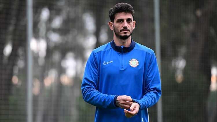 <p>Trabzonspor iki transferde daha sona yaklaştı. Bordo-mavililer Rizespor'dan Samet Akaydin ile Gaziantep FK'dan Melih Kabasakal'la anlaşmaya vardı.</p>

<p>(SABAH)</p>

<p>&nbsp;</p>
