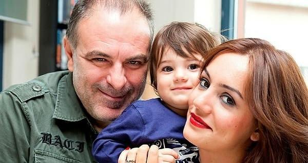 <p><strong>2018 yılında boşandığı <span style="color:#800000">Işıl Sergen</span> ile nafaka davası devam ederken, nafaka &ouml;demelerini ger&ccedil;ekleştirmeyen oyuncu &uuml;&ccedil; ay hapis cezası almış ve yaşadığı mağduriyeti sık sık dile getirmişti.</strong></p>
