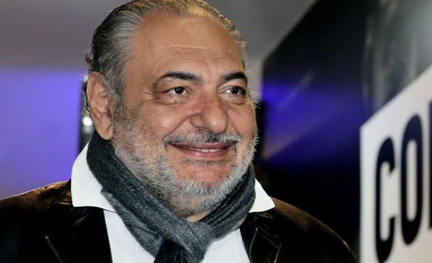 <p>&Uuml;nl&uuml; şarkıcı, o d&ouml;nemde Muhtar'ın k&ouml;şesinde kendisini su&ccedil;lu gibi g&ouml;sterdiğini &ouml;ne s&uuml;rm&uuml;ş ve bu nedenle uzun yıllar kırgınlık yaşadığını a&ccedil;ıklamıştı.</p>
