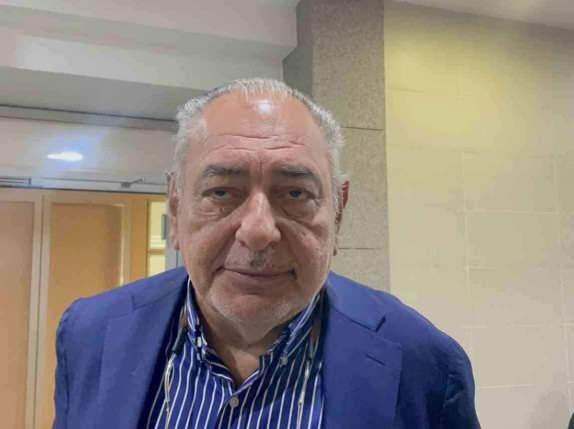 <p>Reha Muhtar, Bodrum'da tedavi g&ouml;rd&uuml;ğ&uuml; hastanede 66 yaşında hayatını kaybetti.</p>
