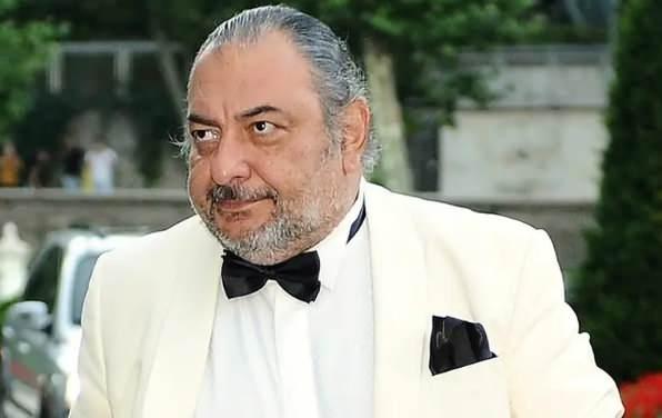 <p>"Sağlık hayatta &ccedil;ok &ouml;nemli bir şey. Herkese sağlık diliyorum, sağlığınıza &ccedil;ok dikkat edin. Her şey benim derken bir anda hi&ccedil;bir şeyiniz kalmayabiliyor hayatta. Son 40 g&uuml;n i&ccedil;erisinde ben de onu yaşadım. Her şeyim var derken bir şeyim kalmadı bir anda. Etrafımdaki herkes elimdeki her şeyi aldı. Buna &ccedil;ocuklarım da dahil. Ama ş&uuml;k&uuml;r hala sevenlerim var onlarla yaşayacağım, Allah'la yaşayacağım"</p>

<p>&nbsp;</p>
