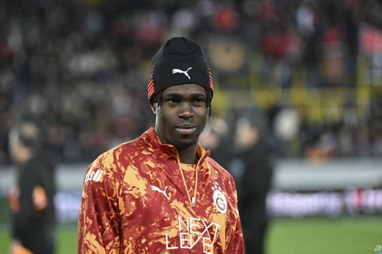 <p>İtalyan basını, Napoli'nin Galatasaray'ın 25 yaşındaki Fildişili savunmacısı Singo'yu transfer listesine eklediğini ve ilerleyen g&uuml;nlerde sarı-kırmızılılara teklif yapmayı planladığını yazdı.</p>

<p>(TAKVİM)</p>

<p>&nbsp;</p>
