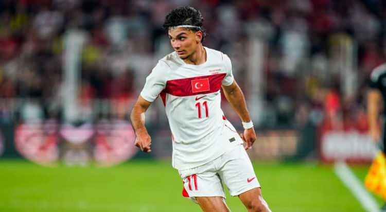 <p>Galatasaray, Can Uzun'un transferi i&ccedil;in girişimlerine başlıyor.<br />
<br />
Sarı-kırmızılı kul&uuml;b&uuml;n başkanı Dursun &Ouml;zbek, menajer George Gardi'ye tam yetki verirken Eintracht Frankfurt'a 35 milyon euro ve bonusların &ouml;nerilmesi bekleniyor.<br />
<br />
(FANATİK)</p>
