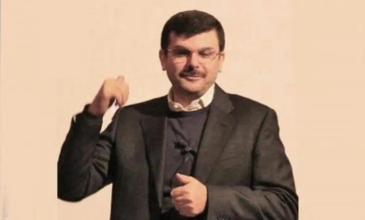 <p>Mustafa K&uuml;&ccedil;&uuml;k</p>

<p>Net Değer: $2.1B</p>
