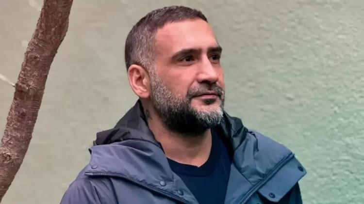 <p><strong>Savunma ve tanık beyanlarının ardından mahkeme heyeti, &Uuml;mit Karan'ın yurt dışı &ccedil;ıkış yasağı şartıyla tahliyesine karar verdi.​</strong></p>
