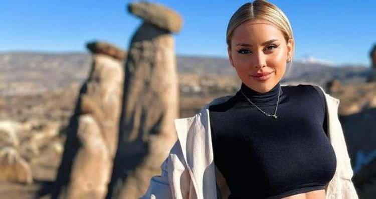 <p><strong>Cansu Tekin</strong></p>
