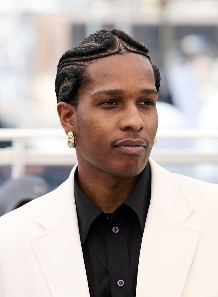 <p>D&uuml;nyaca &uuml;nl&uuml; yıldızların T&uuml;rkiye&rsquo;de konser vermeye başlamasının ardından kulislerde konuşulan isim ise ASAP Rocky oldu.</p>
