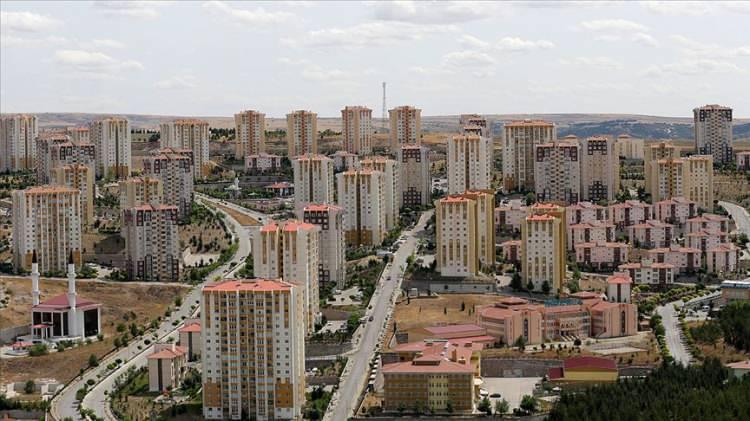 <p>TOKİ'nin 64 ilde başlattığı 20 bin konut satışı kampanyası yarın başlıyor.&nbsp;<strong>TOKİ 20 bin konut başvuruları 15 Haziran 2026 tarihinde başlayacak ve 17 Temmuz 2026 tarihine kadar devam edecek.&nbsp;</strong></p>

<p>&nbsp;</p>

<p><strong>Konut satın almak isteyen vatandaşlar, TOKİ&rsquo;nin internet sitesinden satışa &ccedil;ıkarılan projeleri ve konutları inceleyerek başvurularını projenin yetkili Halkbank veya Ziraat Bankası şubesine yapabilecek</strong></p>
