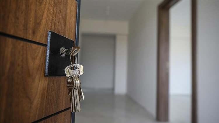 <p>&nbsp;</p>

<p>TOKİ vasıtasıyla 64 ilde yaklaşık 20 bine yakın satışa &ccedil;ıkarılan konut, orta gelirli vatandaşların ulaşabileceği 2+1 ve 3+1 konutlardan oluşuyor.</p>

<p>&nbsp;</p>

<p>&nbsp;Kira fiyatlarının d&uuml;ş&uuml;r&uuml;lmesini ama&ccedil;layan proje bitme aşamasına geldi.</p>

<p>&nbsp;</p>
