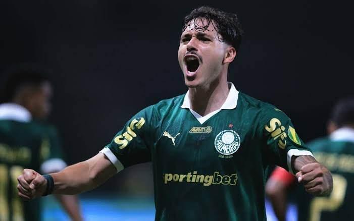 <p>Palmeiras forması giyen Mauricio ile Ramon Sosa da takımın kilit isimleri olarak dikkat &ccedil;ekiyor.</p>
