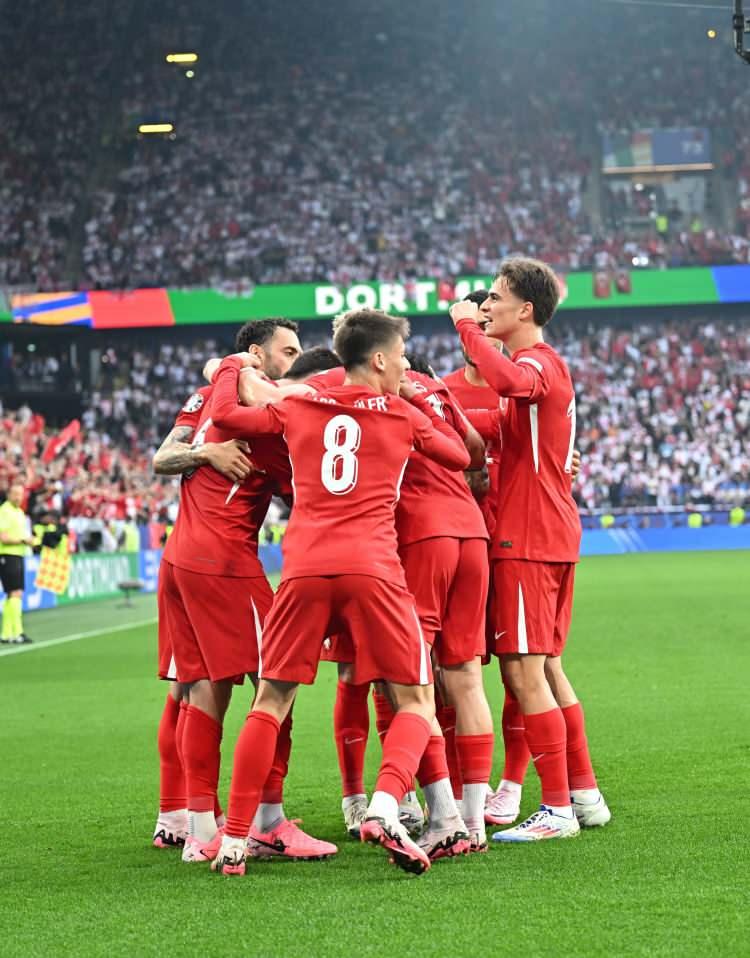 <p>Milli Futbol Takımı'nın D&uuml;nya Kupası kadrosundaki yıldız isimler dikkati &ccedil;ekiyor. Kadrosunda Arda G&uuml;ler, Kenan Yıldız, Hakan &Ccedil;alhanoğlu, Ferdi Kadıoğlu gibi Avrupa'nın &ouml;nemli ekiplerinde forma giyen oyuncuları barındıran A Milli Futbol Takımı'nda form durumu &ouml;ne &ccedil;ıkıyor.</p>
