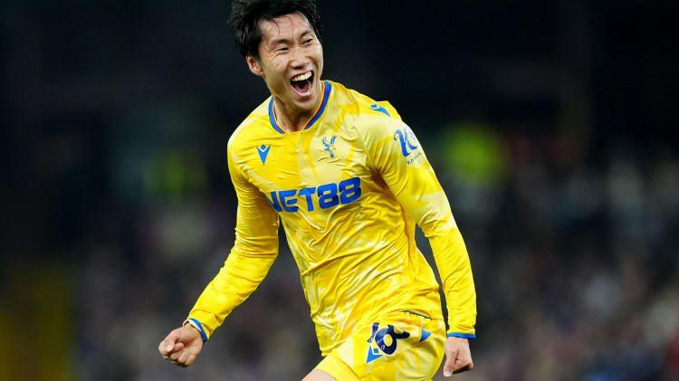 <p>Japonya'da Hiroki Ito, Ko Itakura, Tsuyoshi Watanabe gibi isimler Asya ekibinin savunmasında forma giyen kritik isimler olarak &ouml;ne &ccedil;ıkıyor. Daichi Kamada, Kaishu Sano, Takefusa Kubo, Ao Tanaka, Daizen Maeda, Ritsu Doan'ın oynadığı Japon orta sahasının &ouml;n&uuml;nde Yuito Suzuki, Ayase Ueda, Kento Shiogai, Keisuke Gato da h&uuml;cum silahı olarak g&ouml;rev yapıyor.</p>
