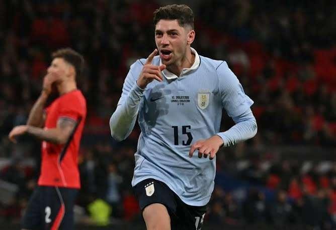 <p>Real Madrid forması giyen Federico Valverde, hem h&uuml;cum hem savunma y&ouml;n&uuml;yle takımının merkezindeki en kritik isim konumunda bulunuyor.</p>
