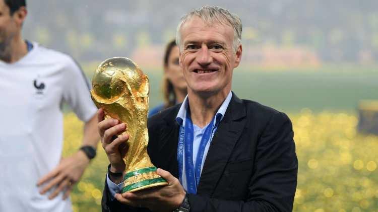 <p>Eski kaptanı Didier Deschamps'ın teknik direkt&ouml;rl&uuml;ğ&uuml;n&uuml; yaptığı Fransa, Avrupa Elemeleri'nde Ukrayna, İzlanda ve Azerbaycan'ın bulunduğu D Grubu'nu lider tamamlayarak doğrudan finallere katılma hakkı kazandı.</p>
