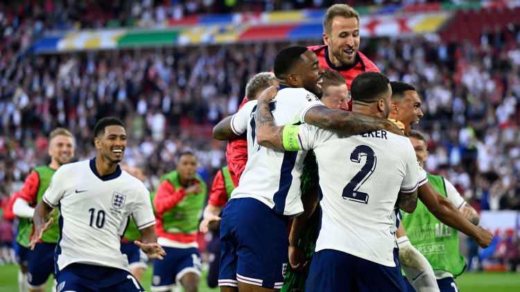 <p>2025 yılının ocak ayında g&ouml;reve başlayan Alman teknik adam Thomas Tuchel ile 2026 D&uuml;nya Kupası'na hazırlanan İngiltere, Avrupa Elemeleri'nde g&ouml;sterdiği performansla turnuvanın en etkileyici ekiplerinden biri oldu. K Grubu'nda oynadığı sekiz ma&ccedil;ın tamamını kazanan İngiltere, kalesinde hi&ccedil; gol g&ouml;rmedi.</p>
