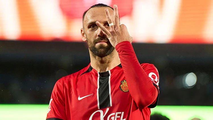 <p>Aziz Yıldırım ilk transferini Vedat Muriqi ile yapıyor.<br />
<br />
Kapıyı 18 milyon eurodan a&ccedil;an Mallorca, 15 milyon euroya "Tamam" dedi.<br />
<br />
(AKŞAM)</p>
