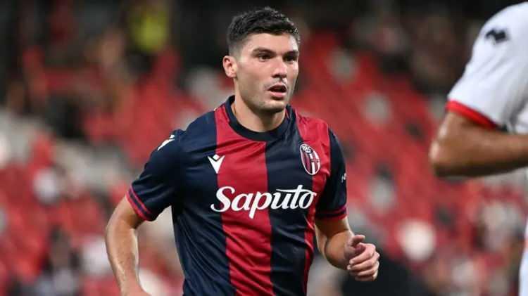 <p>Beşiktaş y&ouml;netimi, Vincenzo Italiano'nun Bologna'dan eski &ouml;ğrencisi Nicolo Cambiaghi i&ccedil;in harekete ge&ccedil;iyor.<br />
<br />
İtalyan ekibinin başına ge&ccedil;en Tedesco'nun Cambiaghi'yle ilgili alacağı karar transferde belirleyici olacak.<br />
<br />
(FOTOMA&Ccedil;)</p>
