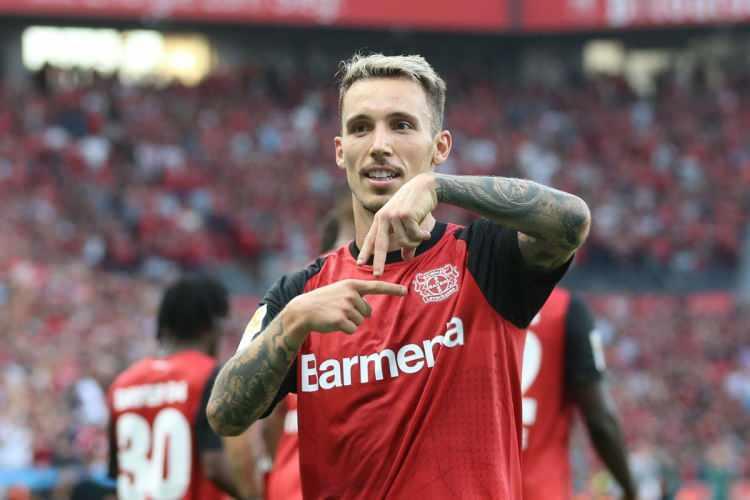 <p>Bayer Leverkusen'le 1 yıl daha s&ouml;zleşmesi bulunan sol bek iyi bir teklif gelmesi halinde takımından ayrılmaya sıcak bakıyor.</p>
