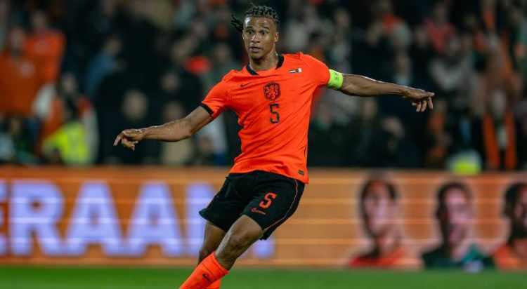 <p>Fenerbah&ccedil;e'de Aziz Yıldırım'ın kurmayları İngiltere'ye u&ccedil;uyor. İlk hedef Nathan Ake.<br />
<br />
(S&Ouml;ZC&Uuml;)</p>
