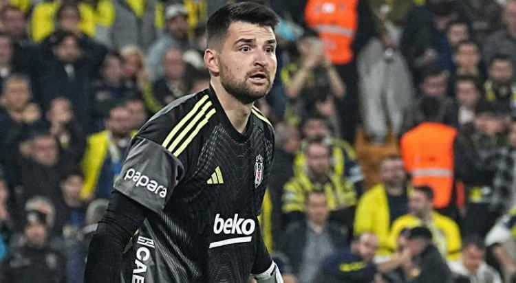 <p>İspanyol ekibi Girona ve Suudi Arabistan temsilcisi Al Ettifaq, Ersin Destanoğlu i&ccedil;in Beşiktaş'a teklif yaptı.<br />
<br />
25 yaşındaki kalecinin geleceğine birka&ccedil; g&uuml;n i&ccedil;erisinde karar vermesi bekleniyor.<br />
<br />
(SABAH)</p>
