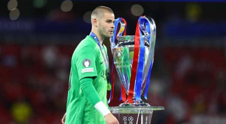<p>Fenerbah&ccedil;e, Beşiktaş'ın da g&uuml;ndeminde olan Grimaldo'yu transfer listesine ekledi.<br />
<br />
(FOTOMA&Ccedil;)</p>
