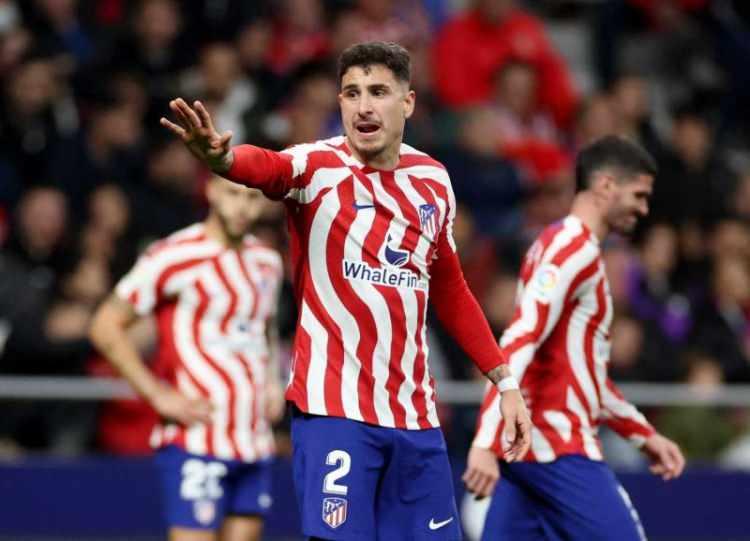 <p>Fenerbah&ccedil;e, Atletico Madrid'in vedalaşma kararı aldığı Jose Maria Gimenez i&ccedil;in harekete ge&ccedil;ti.<br />
<br />
Aziz Yıldırım'ın g&ouml;revlendirdiği isimler bu hafta sonu İspanyol ekibiyle masaya oturacak.<br />
<br />
(FOTOMA&Ccedil;)</p>
