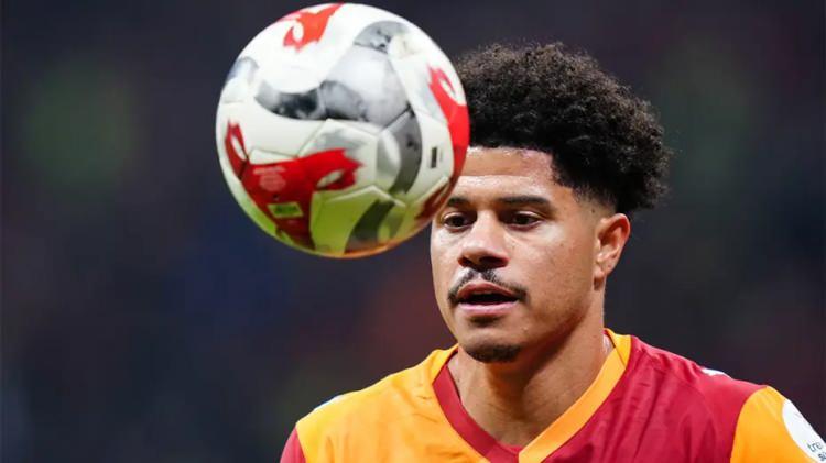 <p>İngilizlerin kıskacındaki Gabriel Sara'nın son talibi Napoli oldu.<br />
<br />
Cimbom, Brezilyalı orta saha oyuncusu i&ccedil;in 35 milyon euro bonservis talep ediyor.<br />
<br />
(TAKVİM)</p>

