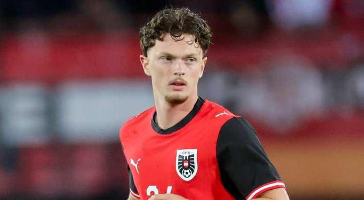 <p>Galatasaray'ın, PSV forması giyen Paul Wanner i&ccedil;in de devrede olduğu belirtildi.<br />
<br />
Sarı-kırmızılıların, 20 yaşındaki Avusturyalı orta sahayı 10+4 kuralı nedeniyle istediği ve Okan Buruk'un transfere onay verdiği ifade edildi.<br />
<br />
(TAKVİM)</p>
