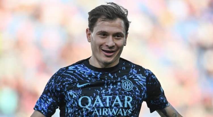 <p>Camavinga ve Marcus Thuram i&ccedil;in girişimlerini s&uuml;rd&uuml;ren Galatasaray, Inter'in yıldızı Nicolo Barella'yı da g&uuml;ndemine aldı.<br />
<br />
Gardi aracılığıyla harekat başladı.<br />
<br />
(FOTOMA&Ccedil;)</p>
