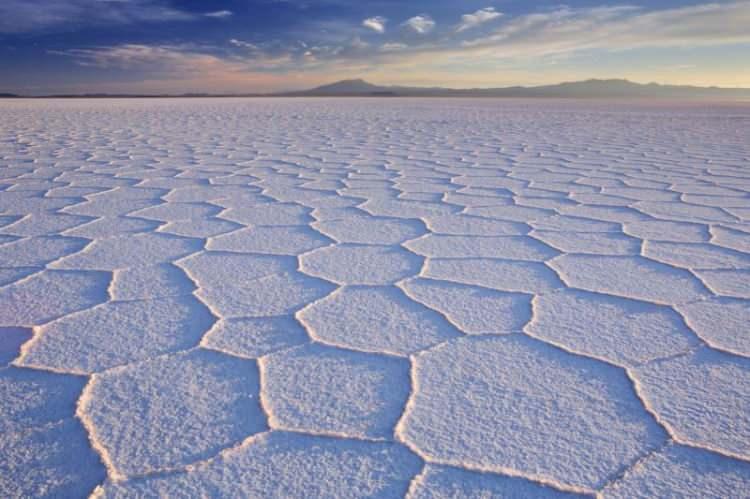 <p><span style="color:#B22222"><strong>BOLİVYA &ndash; </strong></span>Tuz G&ouml;l&uuml; (Uyuni)</p>
