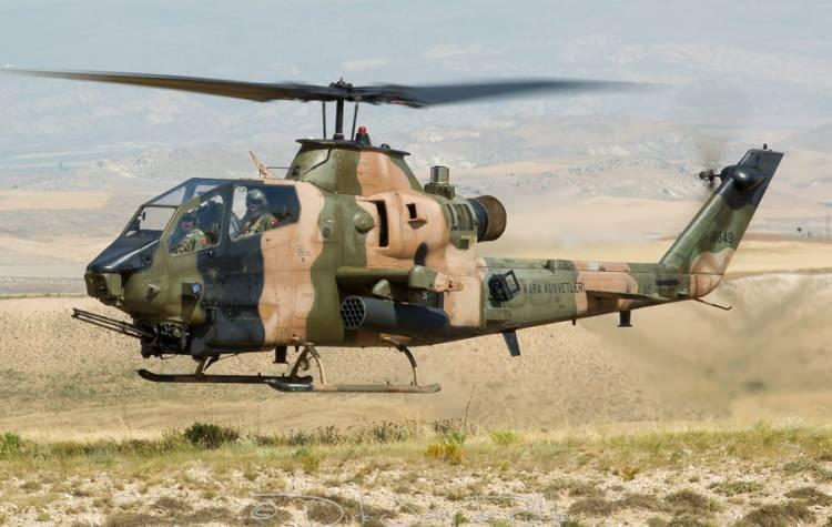 <p><span style="color:#B22222"><strong>AH-1W SUPER COBRA:</strong></span></p>
