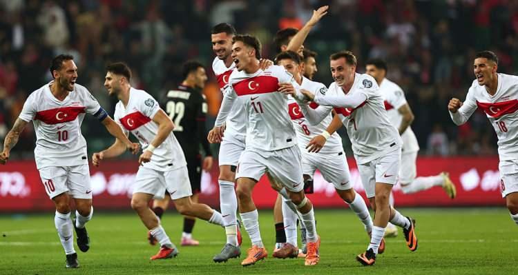 <p>İşte heyecanın kalbinin atacağı, dev ekran kurulacak İstanbul il&ccedil;e il&ccedil;e ma&ccedil; izleme alanları tam listesi...</p>
