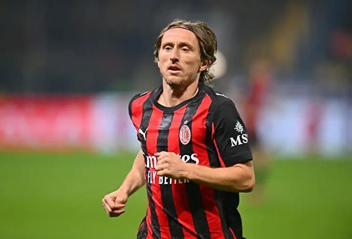 <p>Kariyerinde 5. kez D&uuml;nya Kupası'nda m&uuml;cadele etmeye hazırlanan Modric, turnuva sonrası yeni bir maceraya yelken a&ccedil;abilir.</p>
