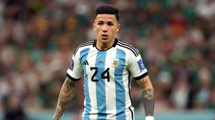 <p>26 - Enzo Fernandez</p>

