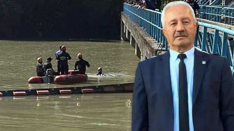 <p>Karab&uuml;k'te d&uuml;şt&uuml;ğ&uuml; Filyos &Ccedil;ayı'nda akıntıya kapılıp, kaybolan CHP Karab&uuml;k İl Başkan Yardımcısı Mustafa Erten'in (72) cansız bedenine ulaşıldı.</p>
