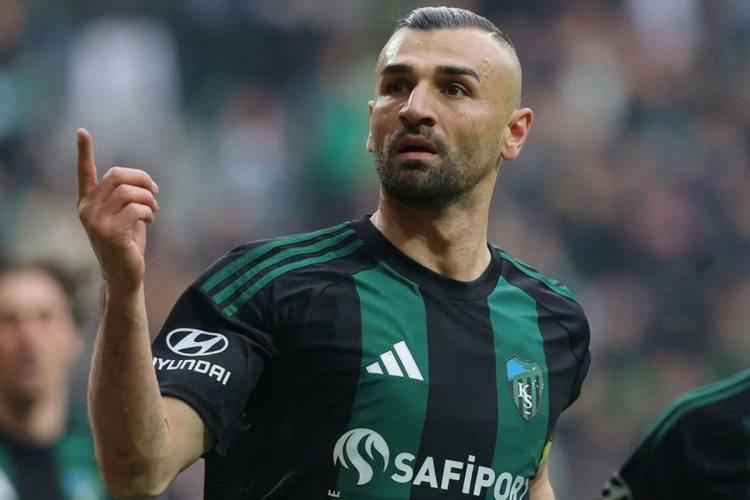 <p>Kocaelispor'dan ayrılan Serdar Dursun, Gaziantep FK'nın listesinde yer alıyor. Gaziantep FK'nın 34 yaşındaki golc&uuml;ye 1 yıllık s&ouml;zleşme teklif edeceği ifade edildi.</p>

<p>(FANATİK)</p>

<p>&nbsp;</p>
