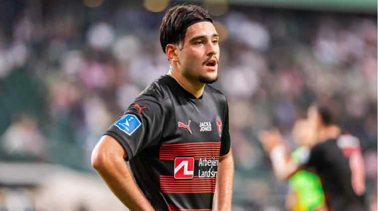 <p>Galatasaray, S&uuml;per Lig'de gelecek sezon uygulanacak 10+4 yabancı kuralı nedeniyle transferde yerli isimlere &ouml;ncelik verdi. Sarı-kırmızılılar Can Uzun, Aral Şimşir ve &Uuml;mit Akdağ'ı kadrosuna katmak istiyor.</p>

<p>(MİLLİYET)</p>

<p>&nbsp;</p>
