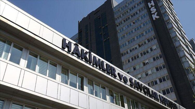 <p>HSK'nin internet sitesinde yayımlanan kararnameye g&ouml;re, adli yargıda 4 bin 608, idari yargıda ise 359 olmak &uuml;zere 4 bin 967 hakim ve savcının g&ouml;rev yerinde değişikliğe gidildi.</p>

<p>&nbsp;</p>

