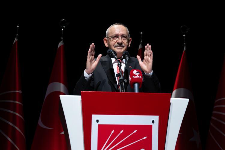 <p>Mahkeme kararıyla CHP Genel Başkanlığı g&ouml;revine d&ouml;nen Kemal Kılı&ccedil;daroğlu, TBMM'de yaşanan grup toplantısı geriliminin ardından CHP Genel Merkezi'nde dikkat &ccedil;eken a&ccedil;ıklamalarda bulundu.</p>

<p>​</p>
